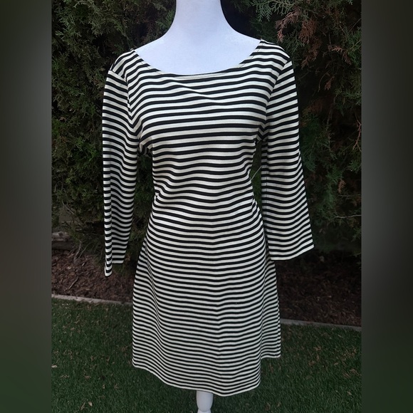 LG Dresses & Skirts - NWT Women’s Old Navy Black and White Striped Long Sleeve Dress size L